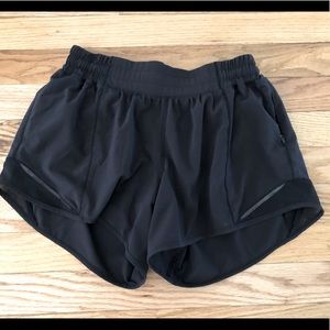 Lululemon black size 6 hotty hot shorts